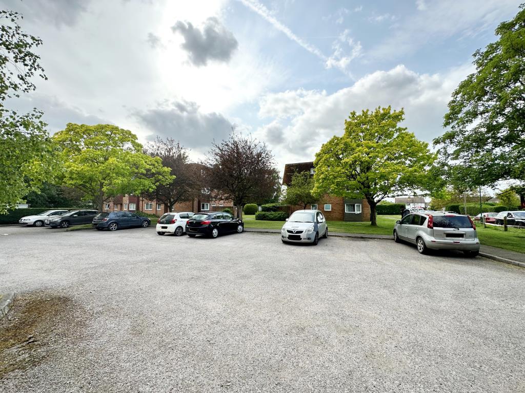 Lot: 19 - FREEHOLD GROUND RENTS - View of parking area to rear
